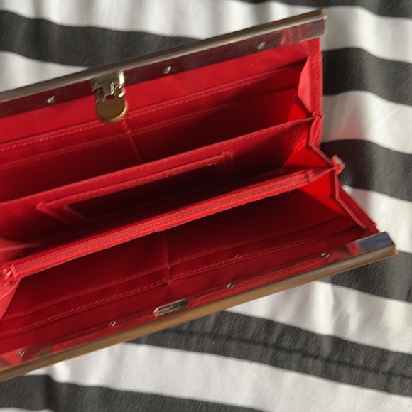 Rose Wallet - Picture 2 of 3